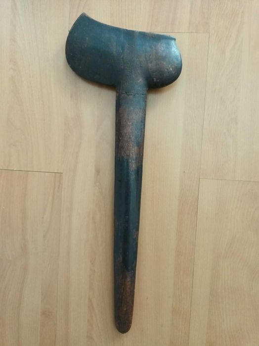 Espada com baínha tomahawk toda trabalhada