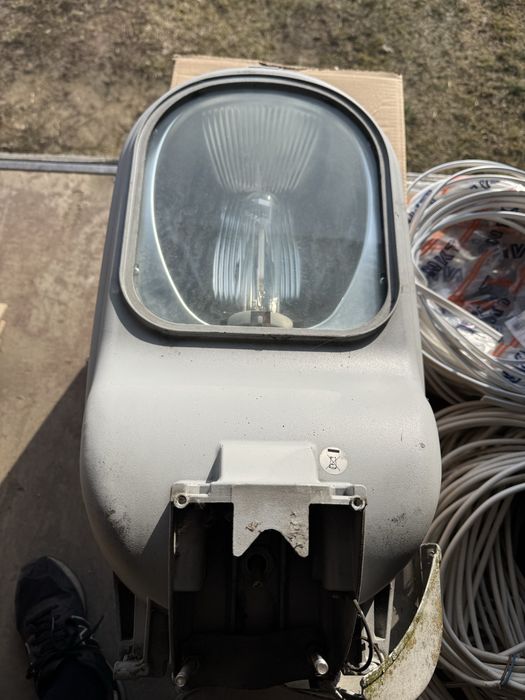 Nowa oprawa oświetleniowa sodowa 150W z zapasow magazynowych