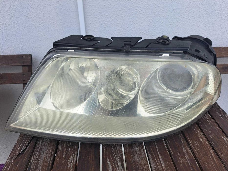 Farol ESQUERDO VW Passat B5 2003