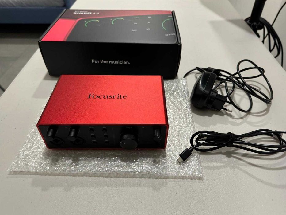 Interface Focusrite Scarlett 4i4 4th Geration (Nova)