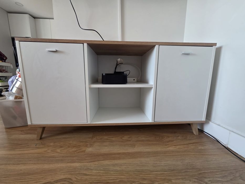 Móvel de TV com 2 portas
