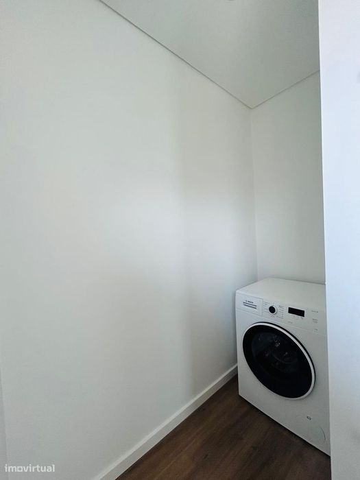 Apartamento T3+1 moderno e luminoso no Montijo