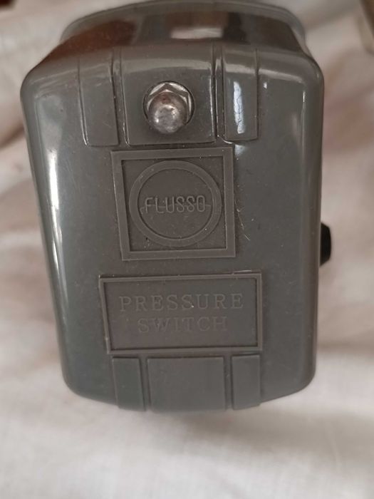 Grande conjunto de canalização e pichelaria