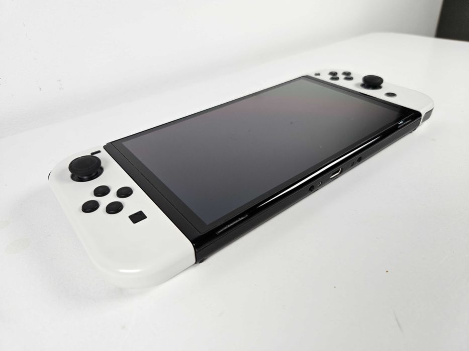 Nintendo Switch OLED biały – kompletny zestaw z grą DreamWorks