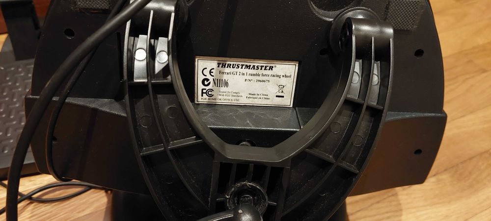 Volante + Pedais Thrustmaster Ferrari GT 2