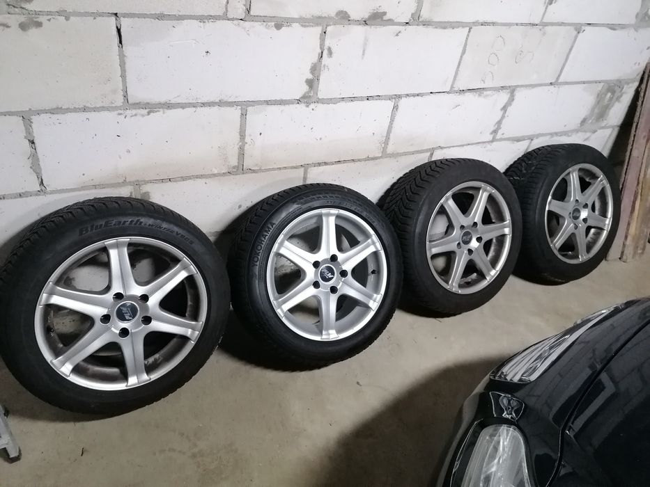Felgi 17 wraz z oponami + nakrętki