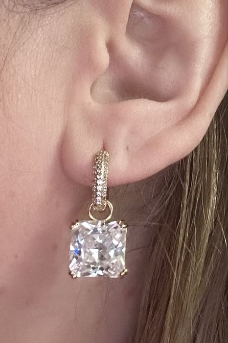 Серьги с большим камнем