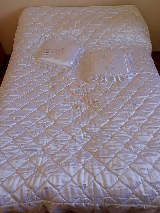 Покрывало атласное на двухспальную кровать (Италия)