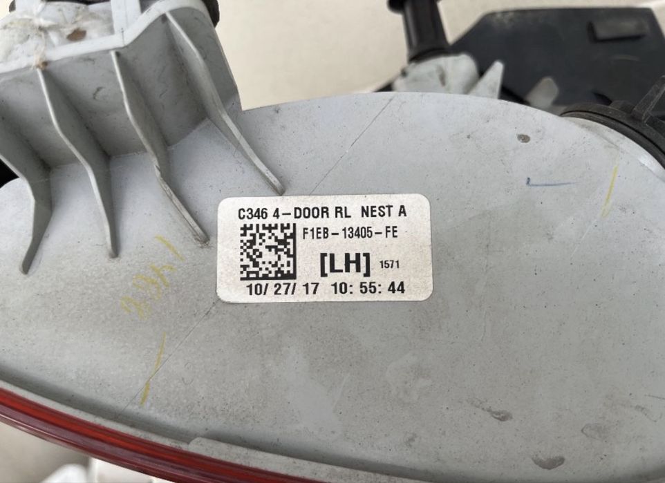 Фонарь лівий задній для Форд Фокус седан 2014-2018 року виготовлення