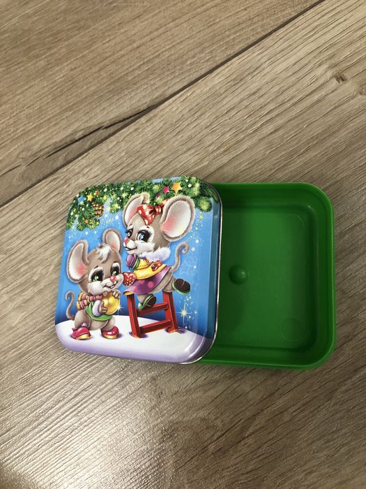 Дитяча подарункова новорічна коробочка