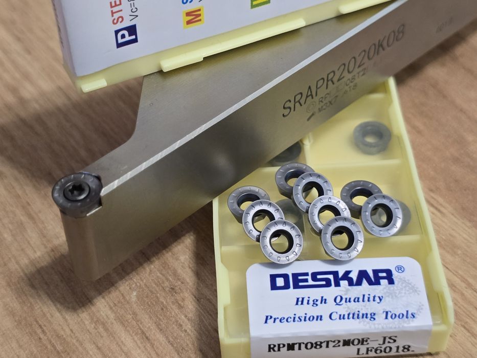 Nóż tokarski składany SRAPR2020K08 na płytki tokarskie wieloostrzowe