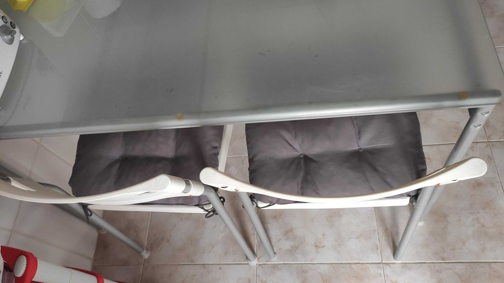 Mesa de cozinha tampo em vidro e 4 cadeiras