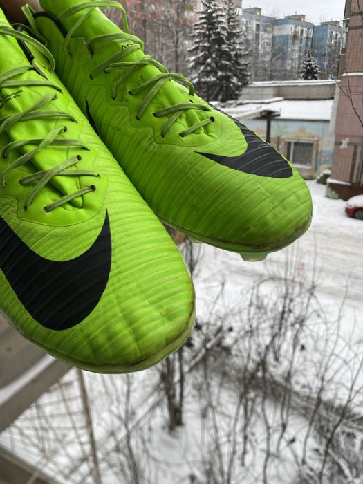 Футбольные бутцы бренда Найк
