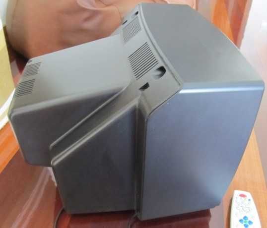 TV First Line – Preta com suporte parede