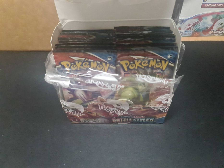 Pokémon TCG — Boosters & Booster Boxes Selados (Vários Sets)