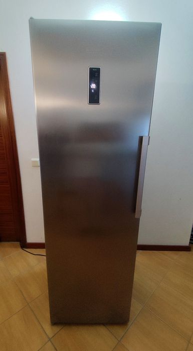 Arca Congeladora Hotpoint Vertical de Gavetas
