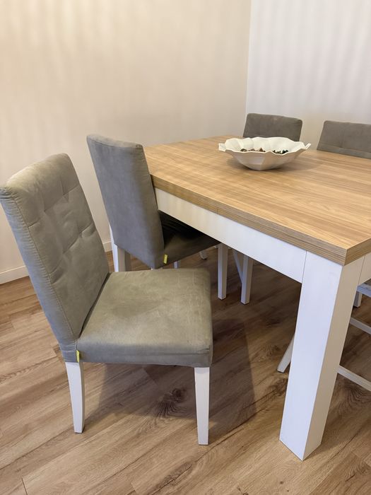 Mesa extensivel com 4 cadeiras