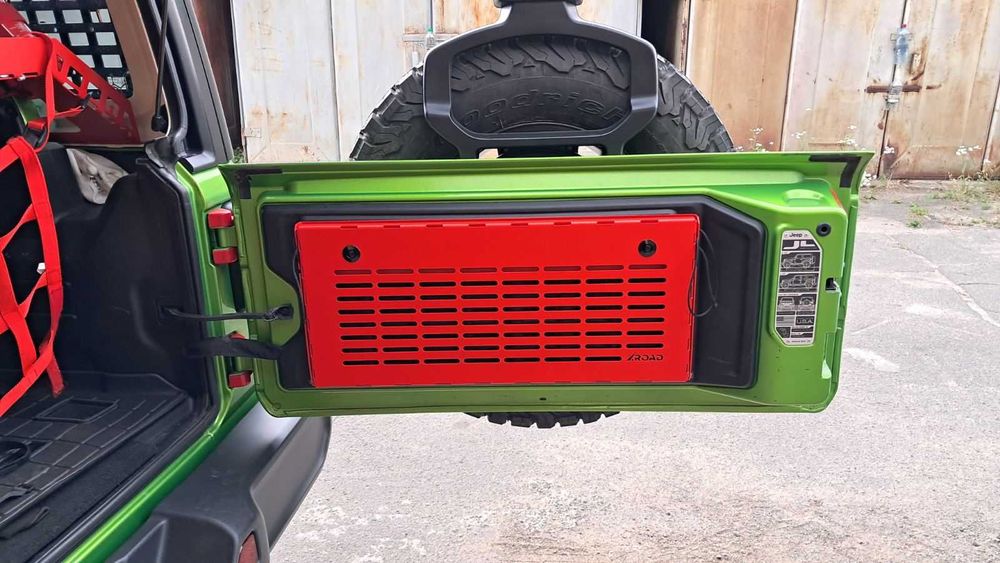 Стіл на двері багажника в авто відкідний та розкладний