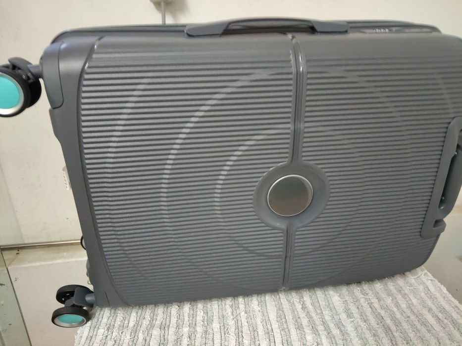 Mala de viagem cinza escuro nova, por estrear.r