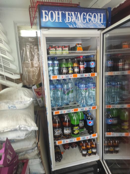 продам холодильную витрину