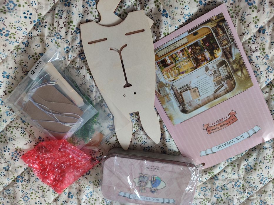 Румбокс театр в металевій коробочці в стилі Сильванія фемелі