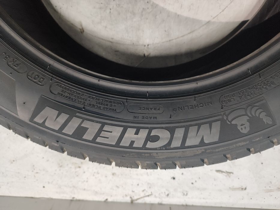 2 pneus  semi novos Michelin Latitude  235/55R18 100V Oferta dos porte