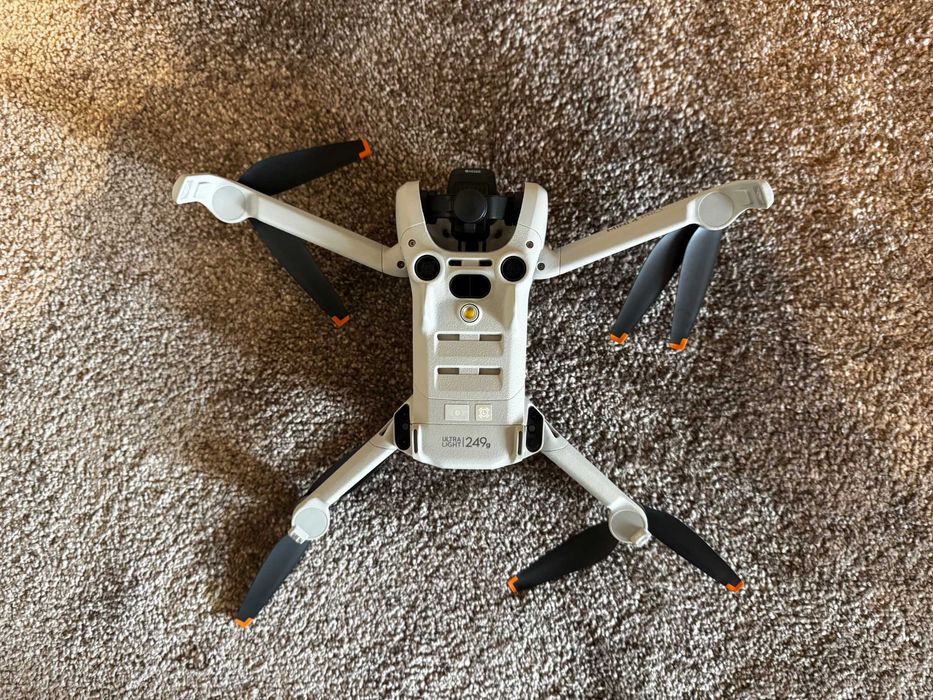 Mini Drone DJI Mini 4 Pro Fly More Combo (4K - Autonomia: Até 34min)