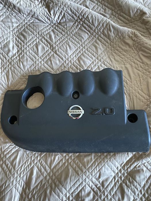 Декоративнанакладка на двигун