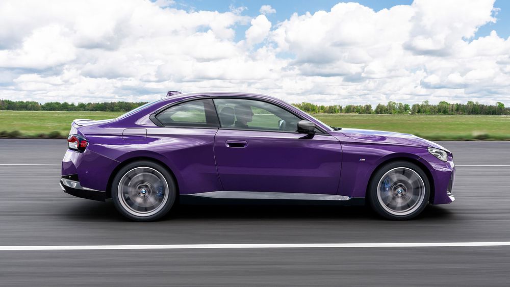 Fioletowe BMW Seria 2 prawy bok
