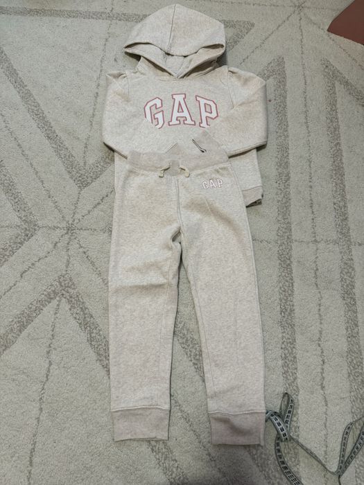 Костюм Gap.