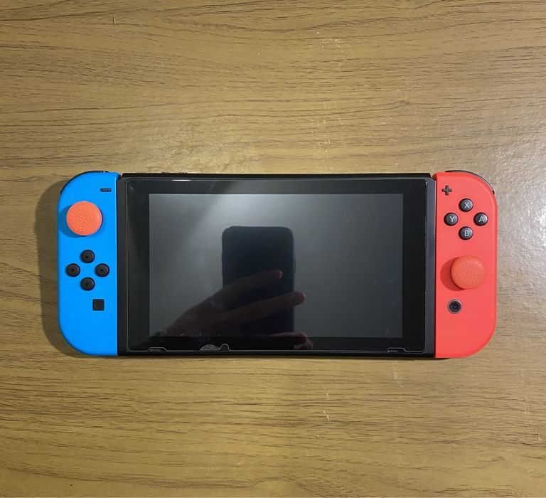 Nintendo Switch V2 + extras