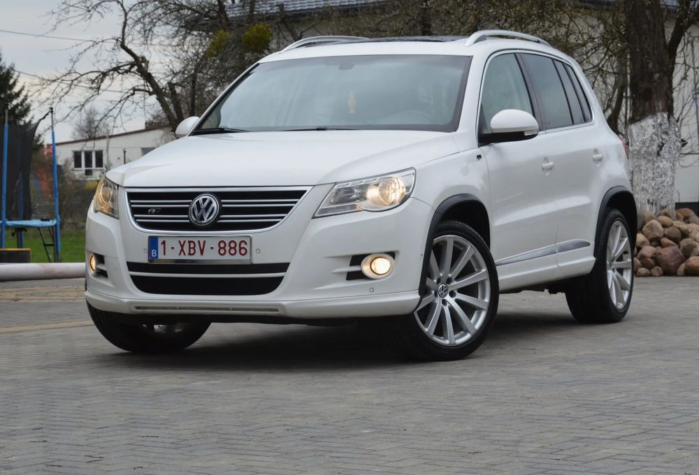 Volkswagen Tiguan _R-Line_NAVI_Duże Radio_Podgrzewane Siedzenia_BEZWYPADKOWY_POLECAM