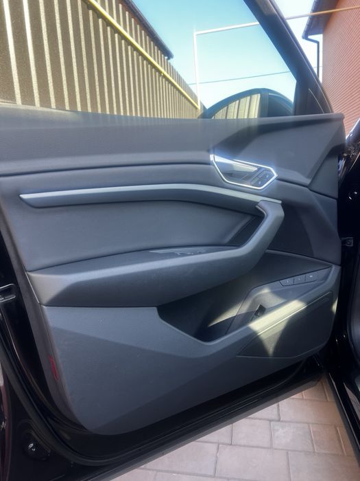 Прадом авто Audi etron