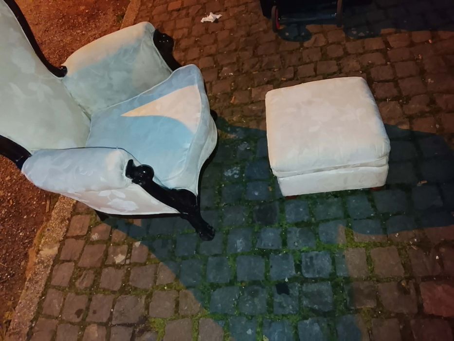 Cadeirao com repouso de pés