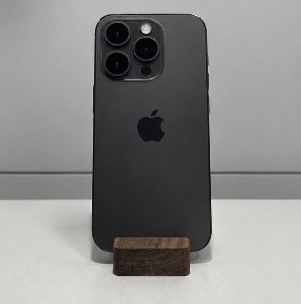iPhone 15 Pro (como novo)