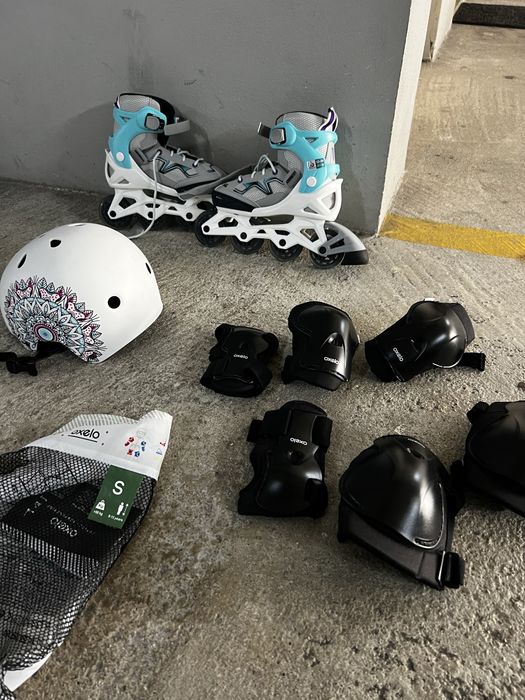 Patins em linha de crianca com capacete e proteções