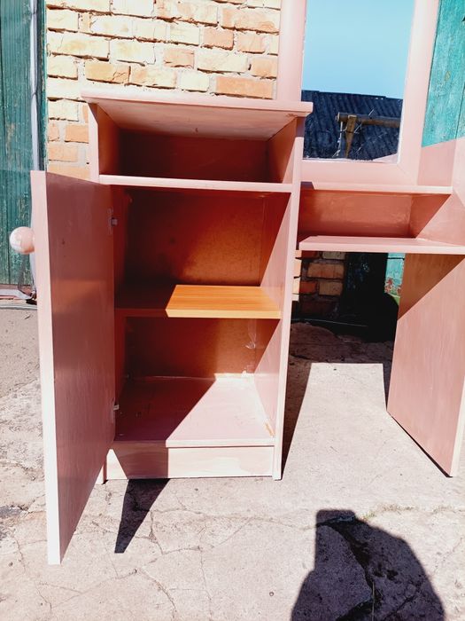 Трюмо з зеркалом