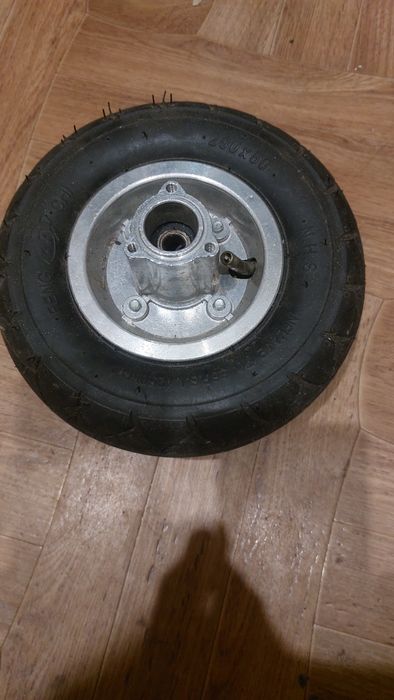 Колесо взборе на электросамокат.