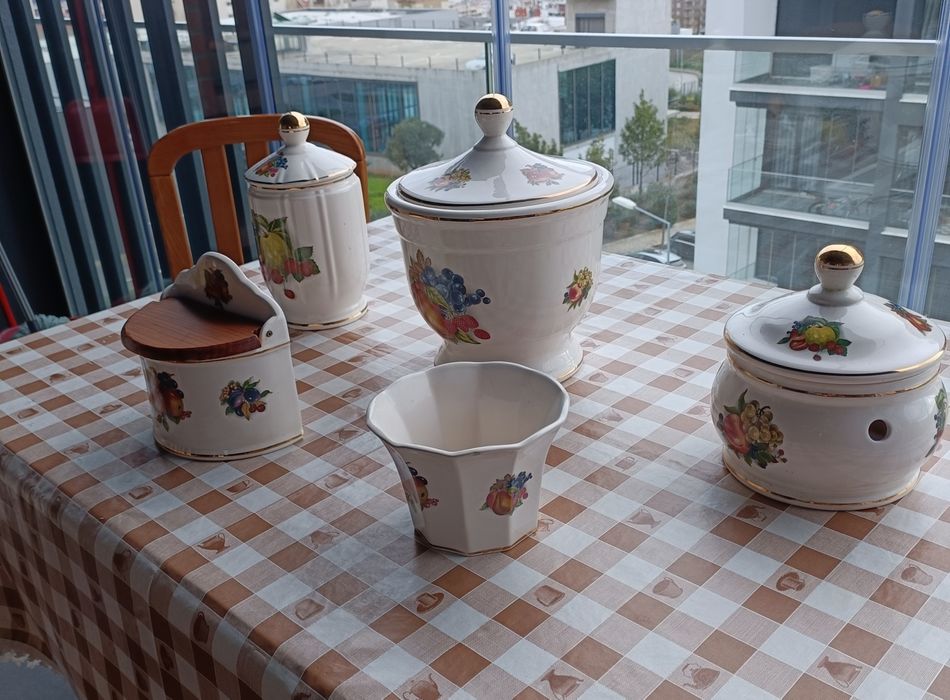 Conjunto de 5 peças em porcelana