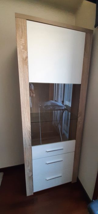 Móvel de sala (Vitrine)