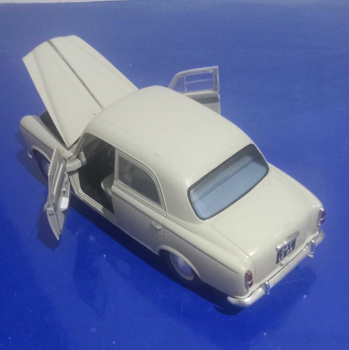 Miniatura escala 1.18 da solido de coleção