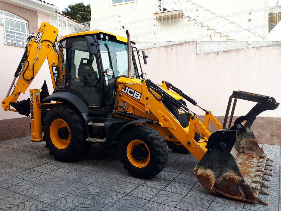 Máquina Retroescavadora JCB 3CX de 2024