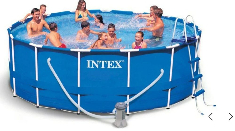 Basen stelażowy Intex duży.