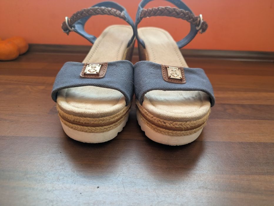 Buty letnie na koturnie 37