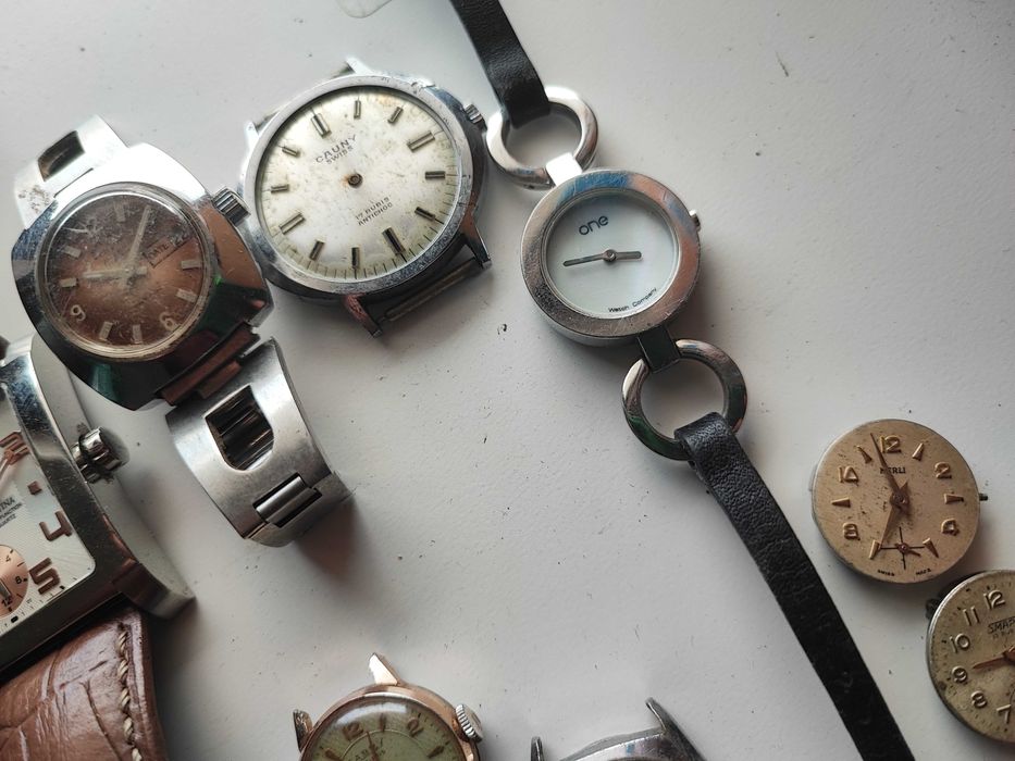 Lote de relógios para peças ou reparação
