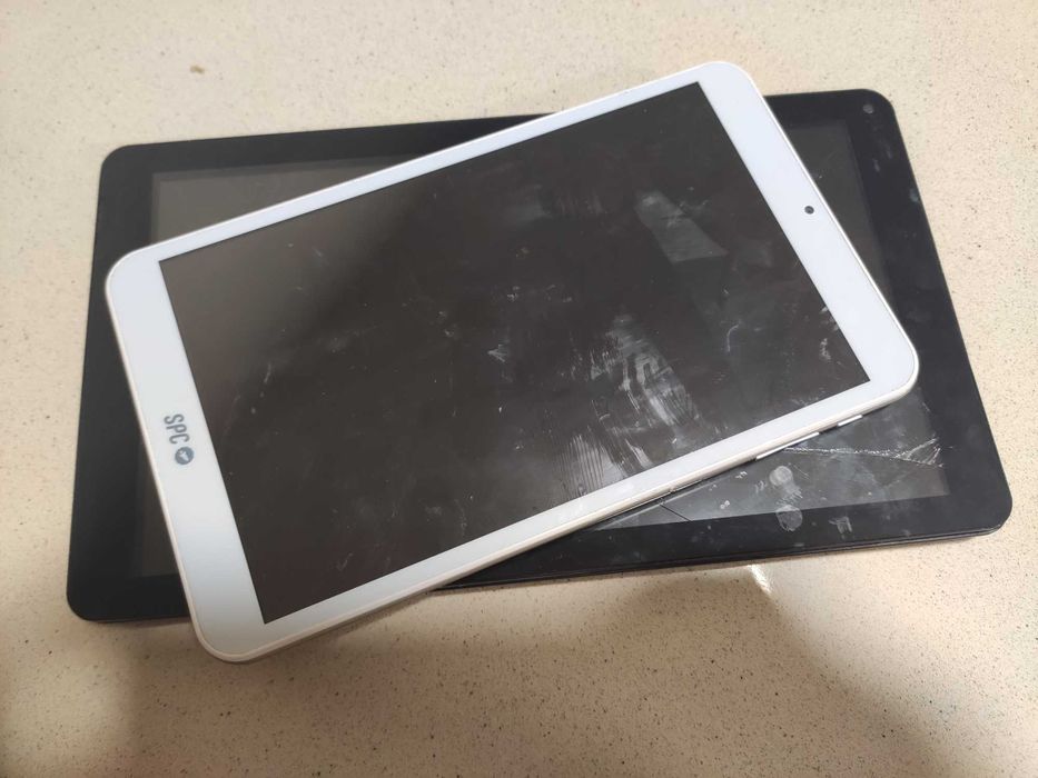 Selling 2 Tablets with Broken Glass64550167980419122