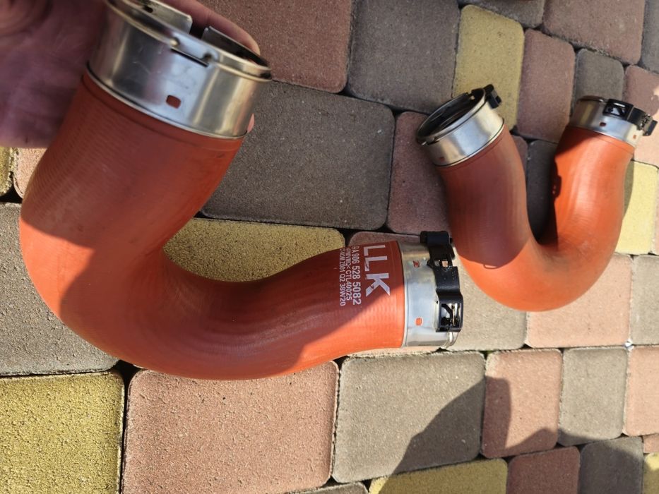 Патрубок интеркулера MB Sprinter 906 OM 651 Нижний правый