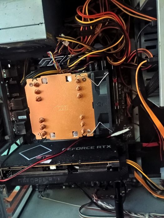 Материнська плата , процесор , оперативна пам'ять.