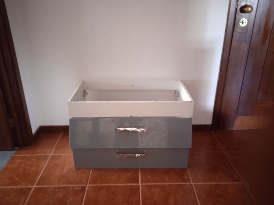 Vendo lavatório novo igual ao da foto por 40 euros