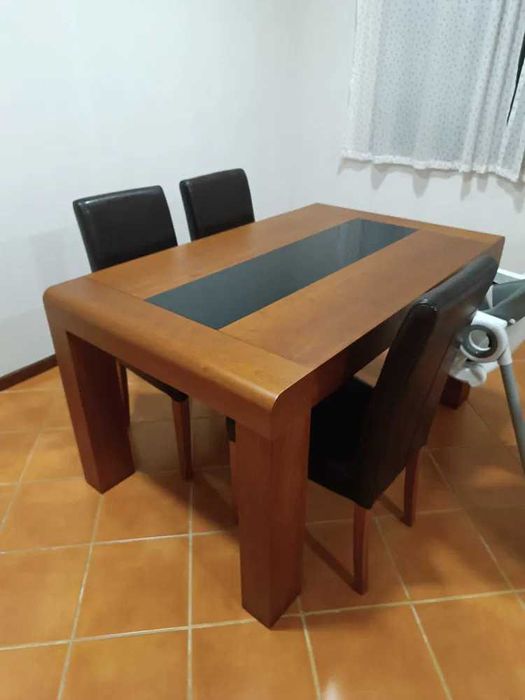Mesa extensível + 4 cadeiras